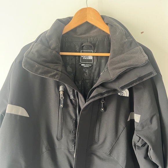 The North Face Men's Black Performance Jacket - Picture 5 of 12